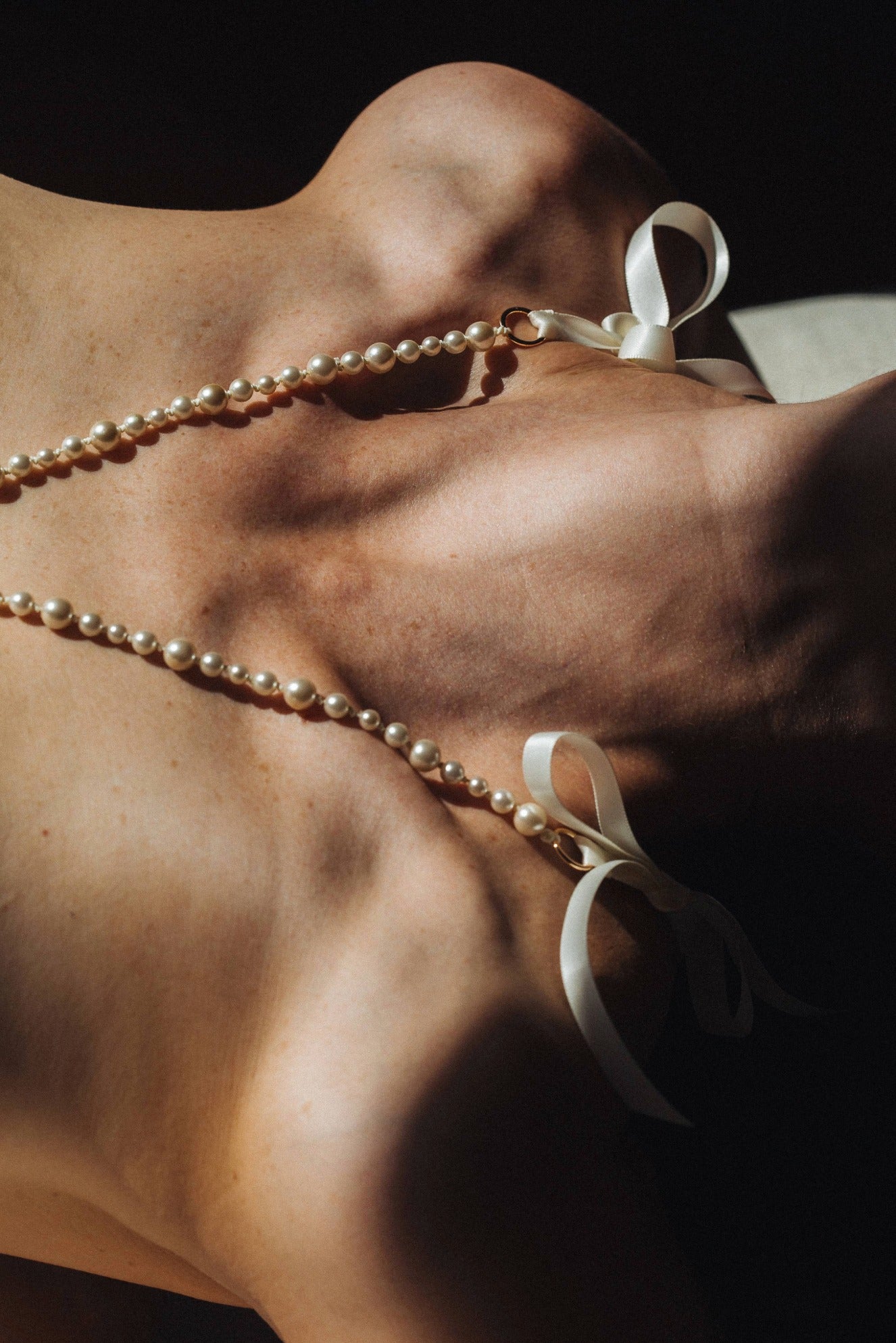 Tanga en dentelle et perles Fascinant